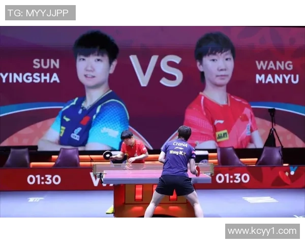 足球明星穿紧身裤展现完美身材引发球迷热议与时尚潮流交融的精彩瞬间
