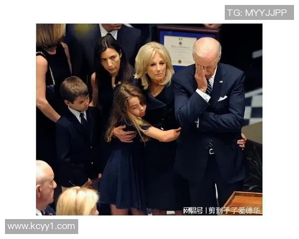 美国足球明星妻子被曝与他人亲密出轨事件引发舆论热议和媒体关注