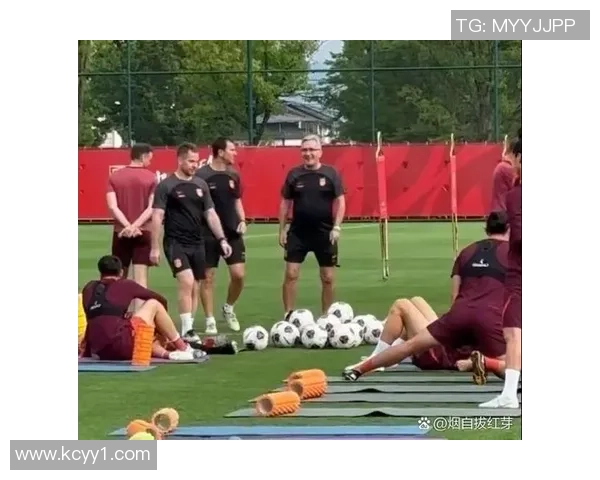 足球明星冬季热身视频展现训练魅力与竞技状态的完美结合 足球明星冬季热身视频展现训练魅力与竞技状态的完美结合